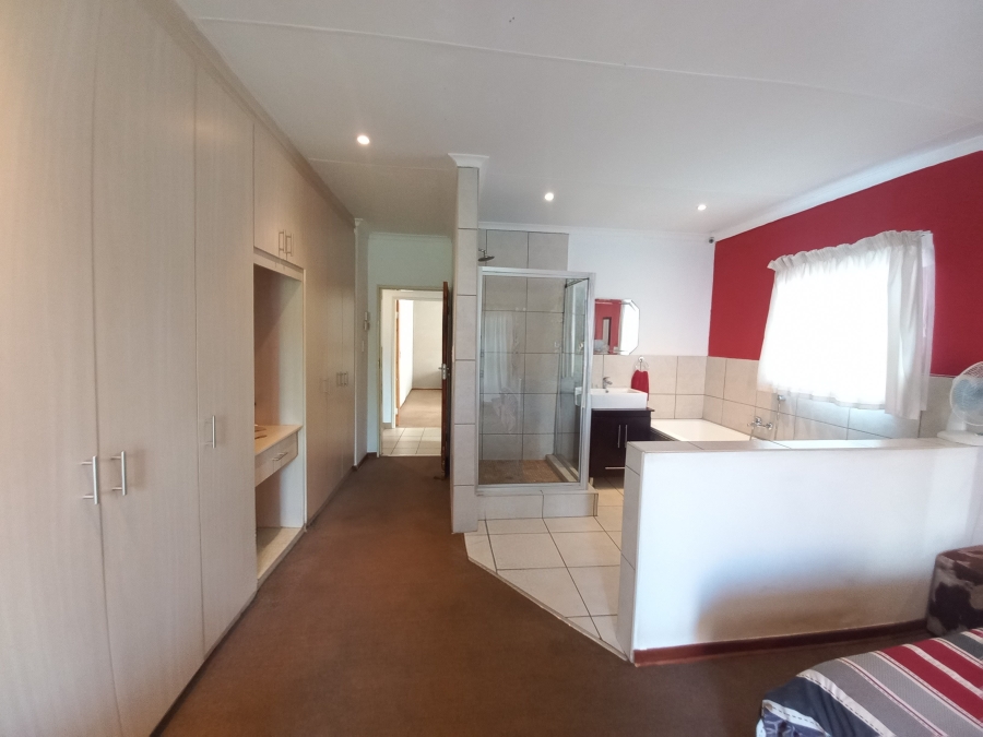 3 Bedroom Property for Sale in Safari Gardens North West